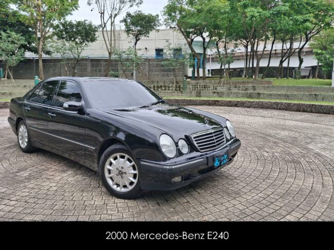2000 Mercedes-Benz E240 (W210)